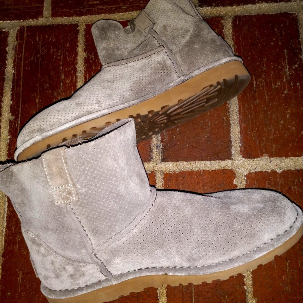 Great Condition UGG MiniPerf Boots, Sz 9